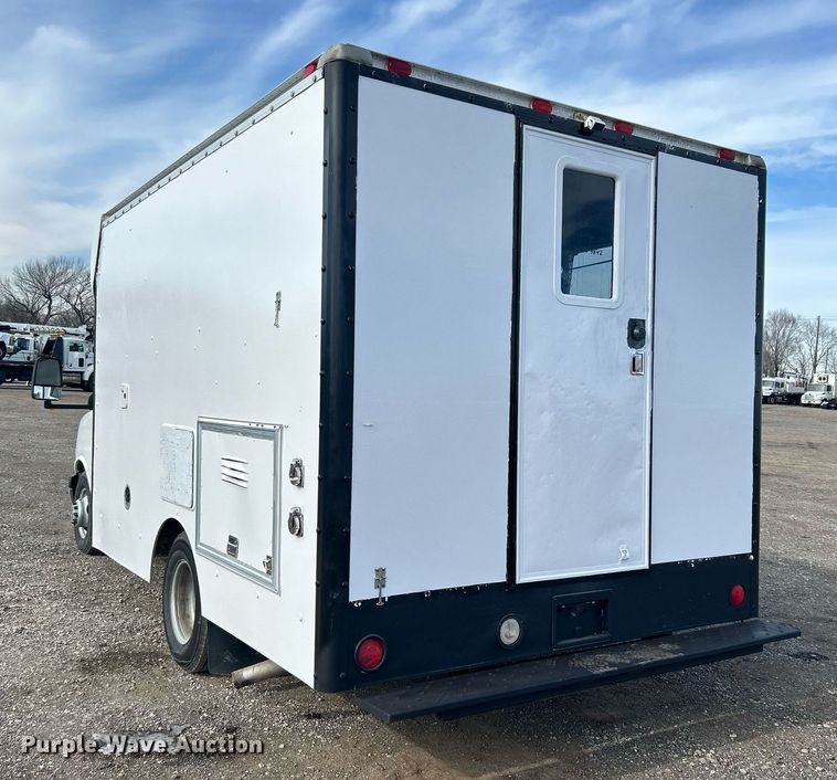 image for item OI9562 2006 Chevrolet Express food truck