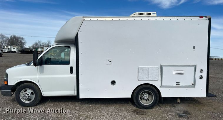 image for item OI9562 2006 Chevrolet Express food truck