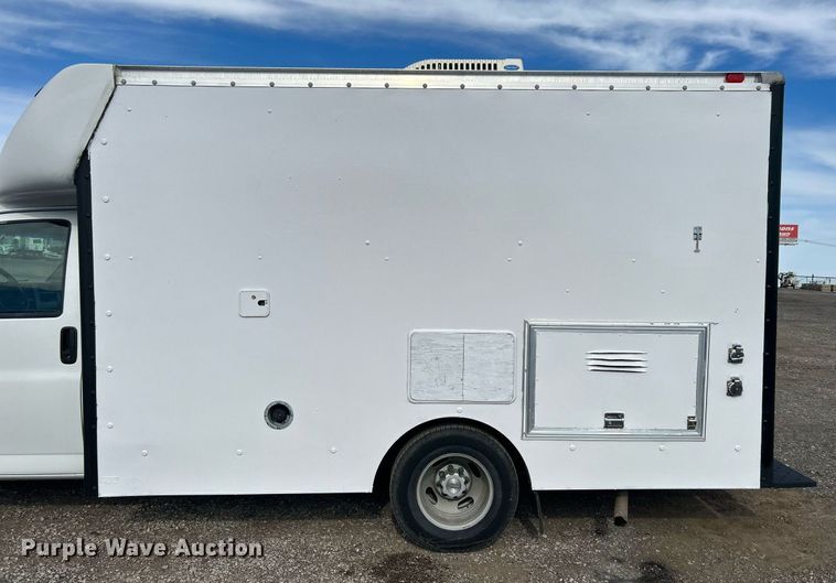 image for item OI9562 2006 Chevrolet Express food truck