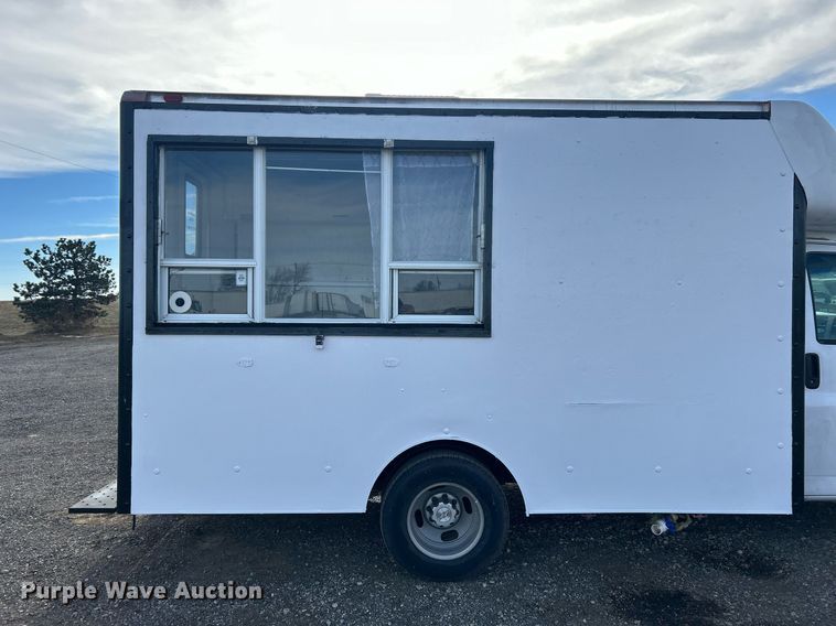 image for item OI9562 2006 Chevrolet Express food truck