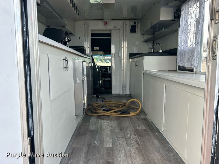 image for item OI9562 2006 Chevrolet Express food truck
