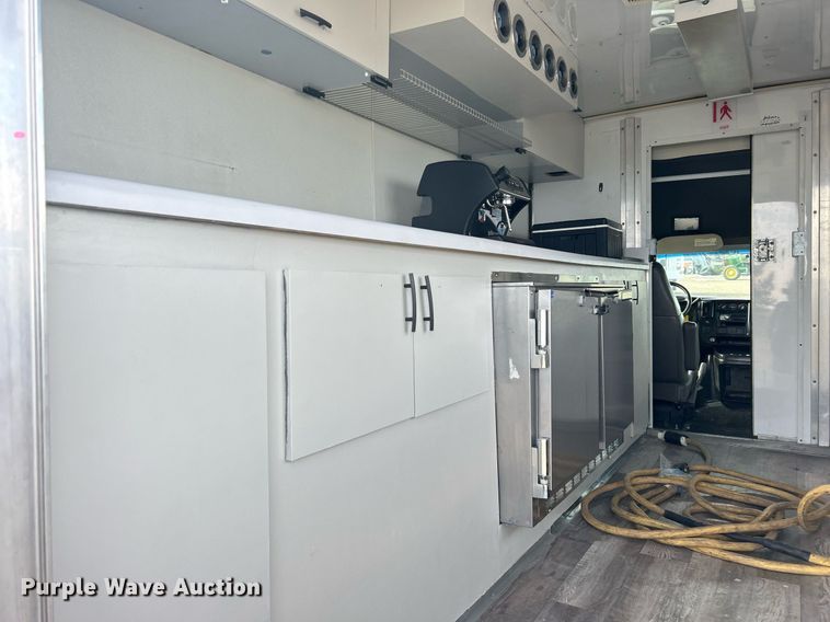 image for item OI9562 2006 Chevrolet Express food truck