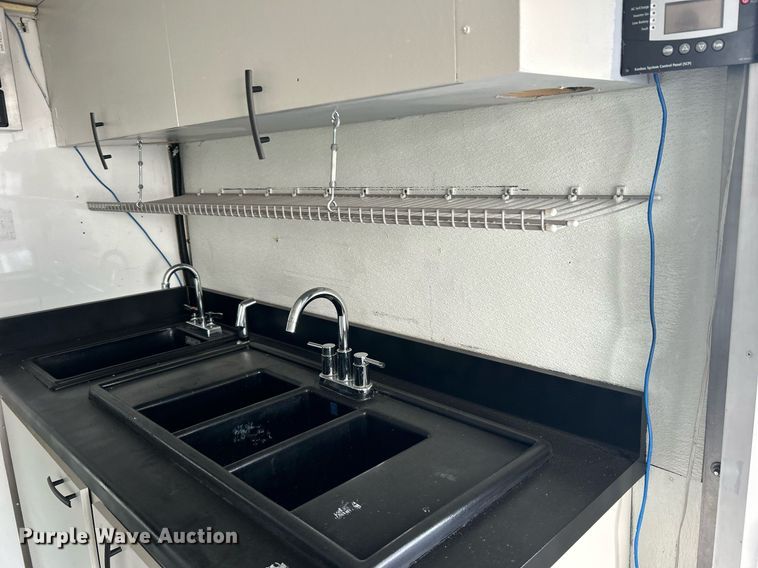 image for item OI9562 2006 Chevrolet Express food truck