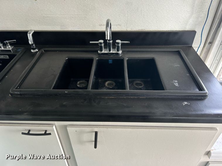 image for item OI9562 2006 Chevrolet Express food truck