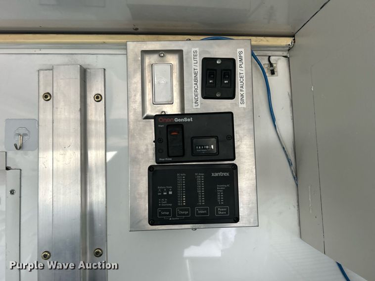 image for item OI9562 2006 Chevrolet Express food truck