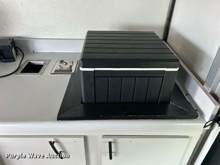 image for item OI9562 2006 Chevrolet Express food truck