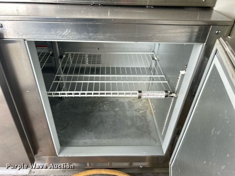 image for item OI9562 2006 Chevrolet Express food truck