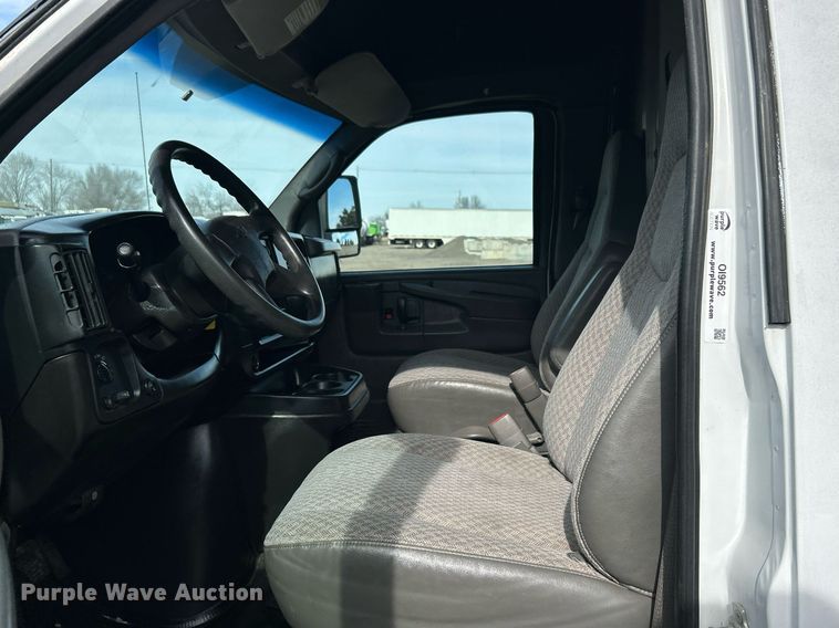 image for item OI9562 2006 Chevrolet Express food truck