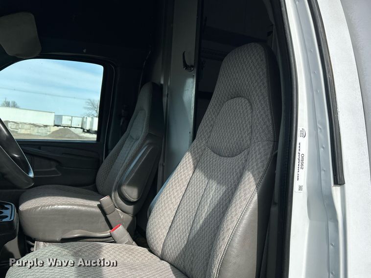 image for item OI9562 2006 Chevrolet Express food truck