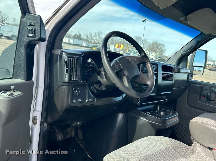 image for item OI9562 2006 Chevrolet Express food truck