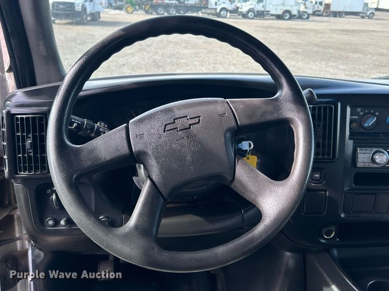 image for item OI9562 2006 Chevrolet Express food truck