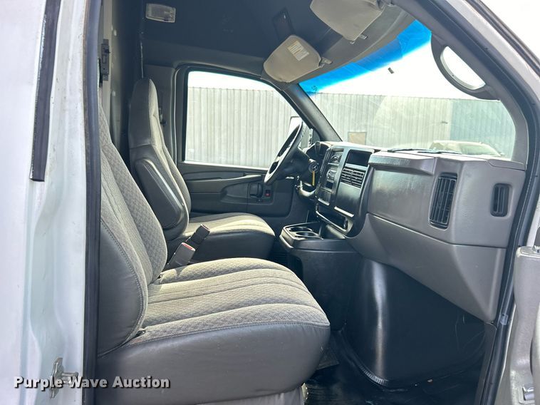 image for item OI9562 2006 Chevrolet Express food truck