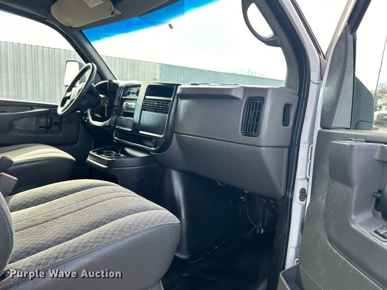 image for item OI9562 2006 Chevrolet Express food truck