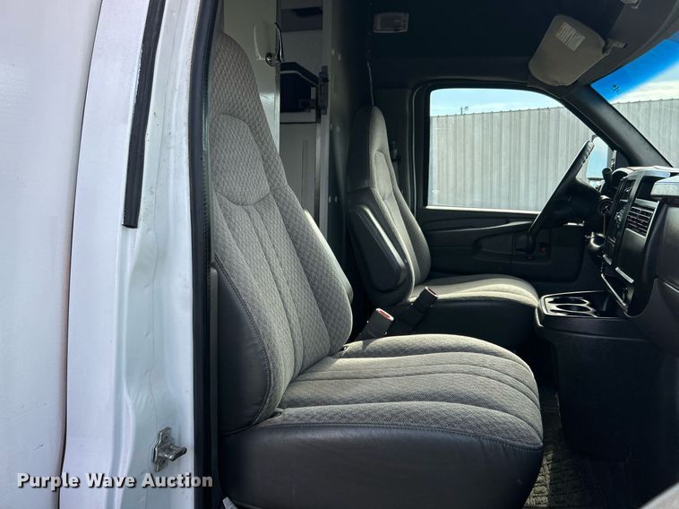 image for item OI9562 2006 Chevrolet Express food truck