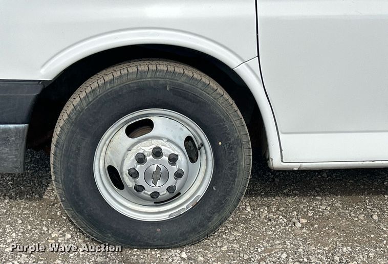 image for item OI9562 2006 Chevrolet Express food truck