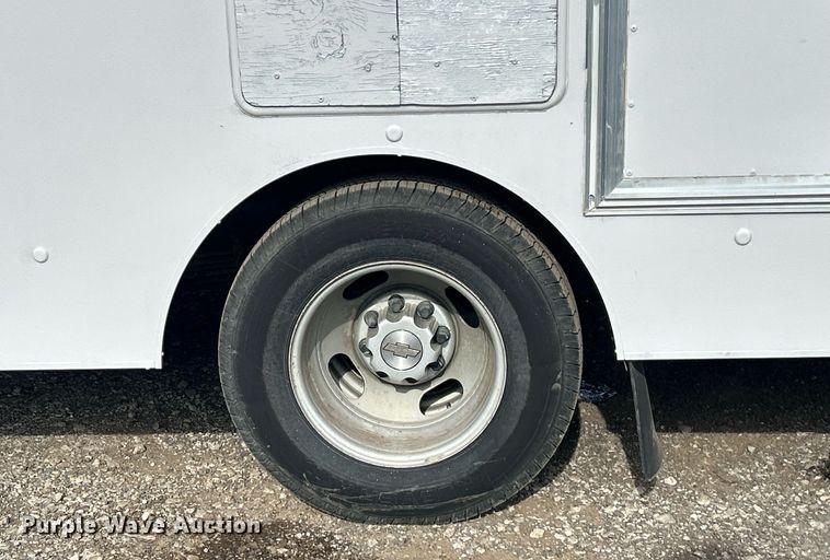 image for item OI9562 2006 Chevrolet Express food truck