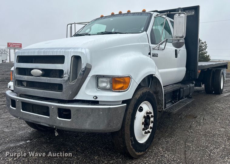 image for item OI9564 2007 Ford F750 Super Duty flatbed truck