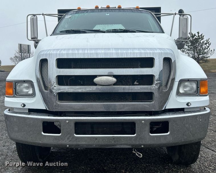 image for item OI9564 2007 Ford F750 Super Duty flatbed truck