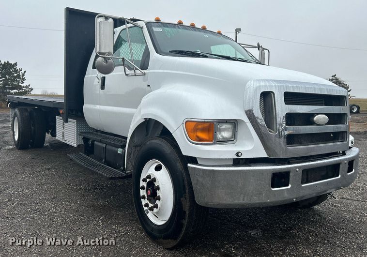 image for item OI9564 2007 Ford F750 Super Duty flatbed truck
