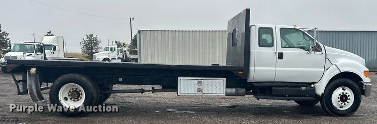 image for item OI9564 2007 Ford F750 Super Duty flatbed truck