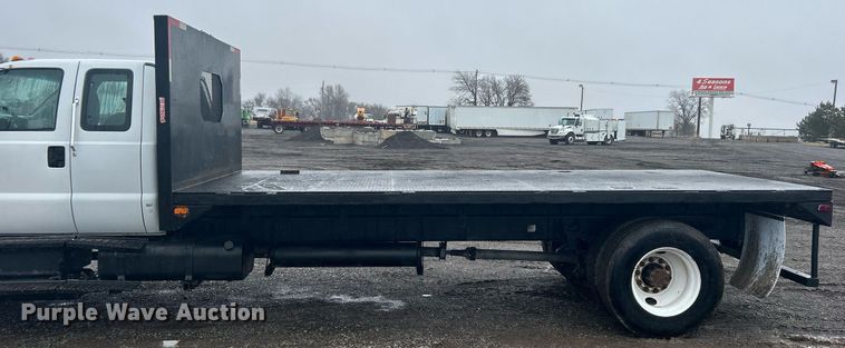 image for item OI9564 2007 Ford F750 Super Duty flatbed truck