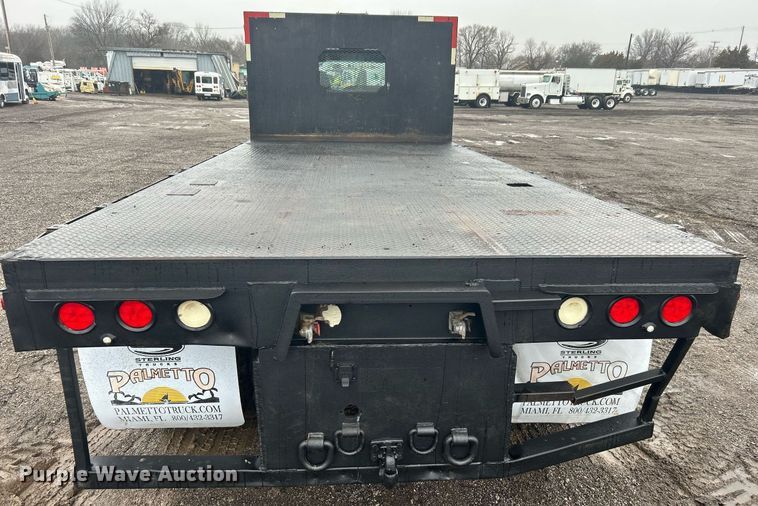 image for item OI9564 2007 Ford F750 Super Duty flatbed truck