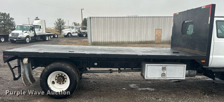 image for item OI9564 2007 Ford F750 Super Duty flatbed truck