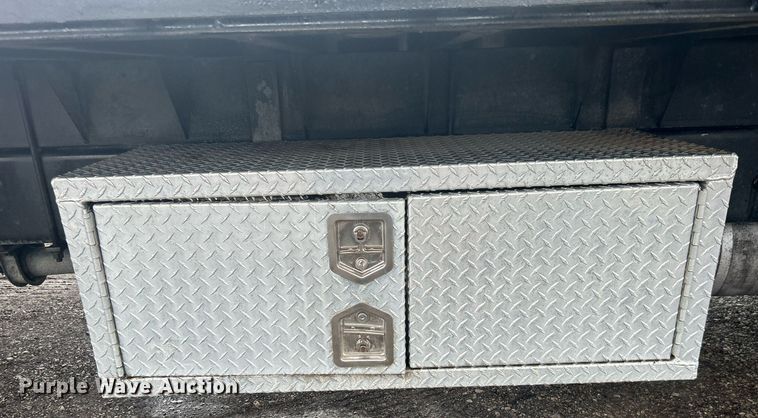 image for item OI9564 2007 Ford F750 Super Duty flatbed truck