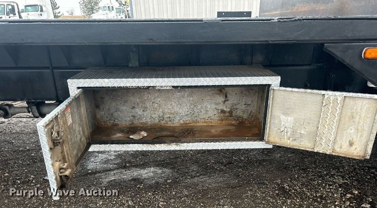 image for item OI9564 2007 Ford F750 Super Duty flatbed truck