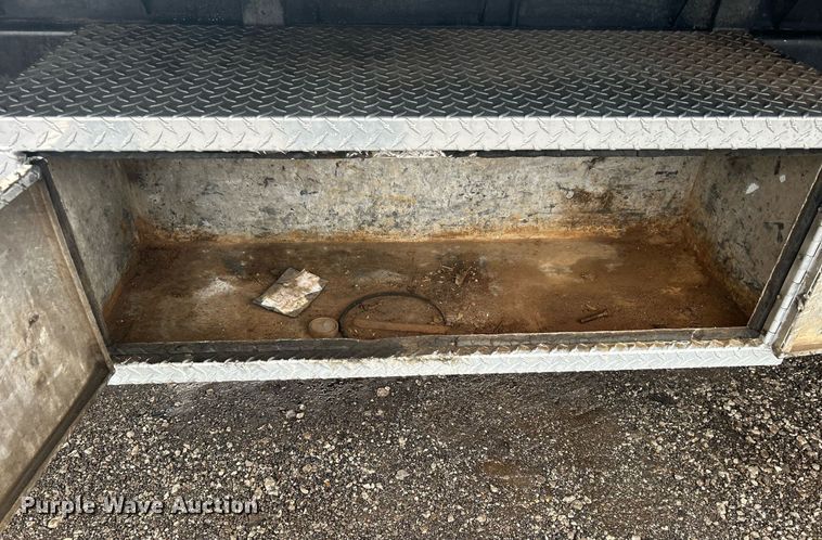 image for item OI9564 2007 Ford F750 Super Duty flatbed truck