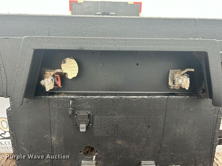 image for item OI9564 2007 Ford F750 Super Duty flatbed truck