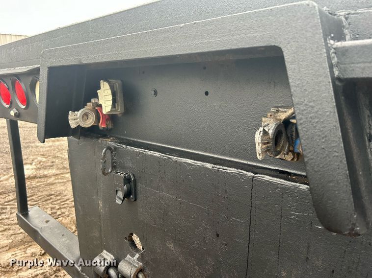 image for item OI9564 2007 Ford F750 Super Duty flatbed truck