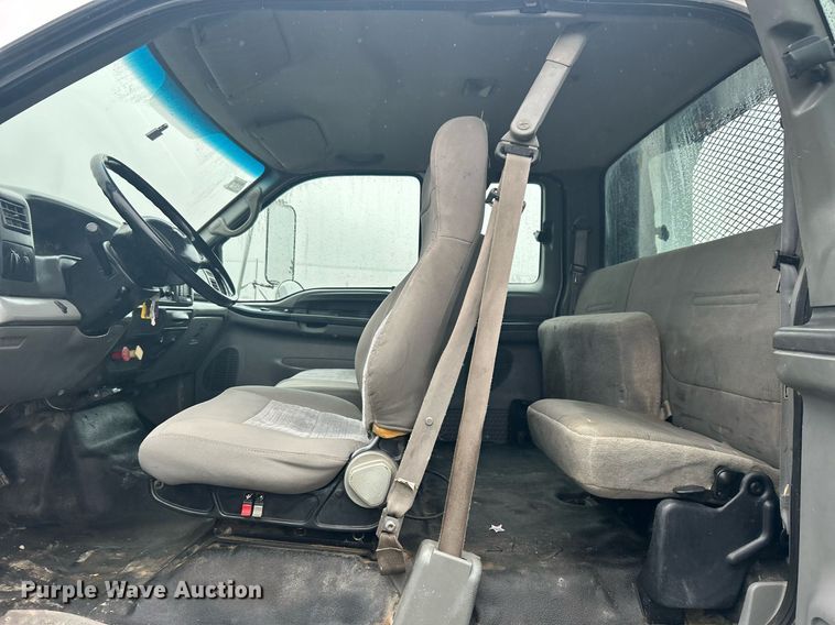 image for item OI9564 2007 Ford F750 Super Duty flatbed truck