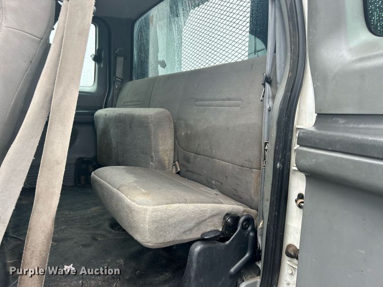 image for item OI9564 2007 Ford F750 Super Duty flatbed truck