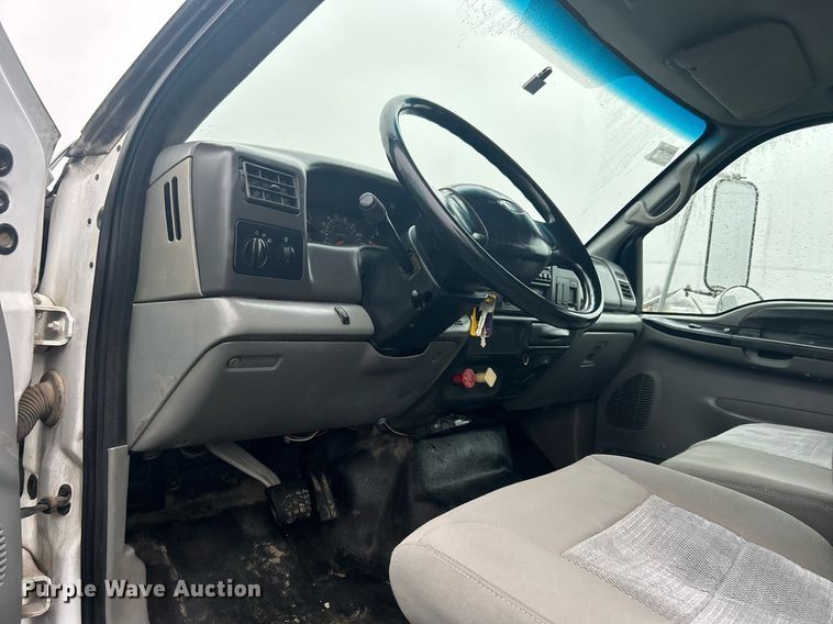 image for item OI9564 2007 Ford F750 Super Duty flatbed truck