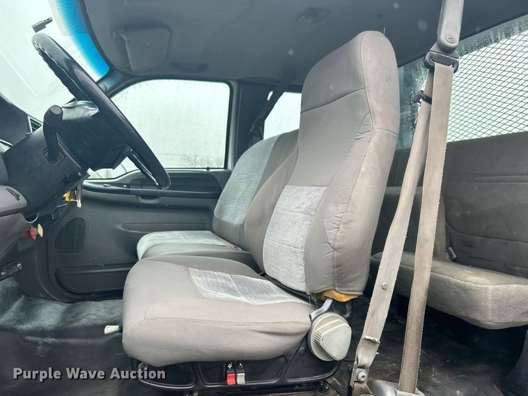 image for item OI9564 2007 Ford F750 Super Duty flatbed truck