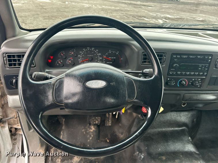 image for item OI9564 2007 Ford F750 Super Duty flatbed truck