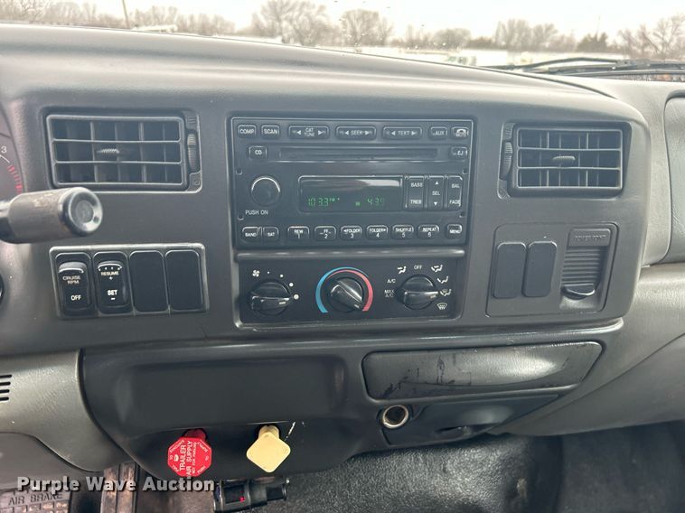 image for item OI9564 2007 Ford F750 Super Duty flatbed truck