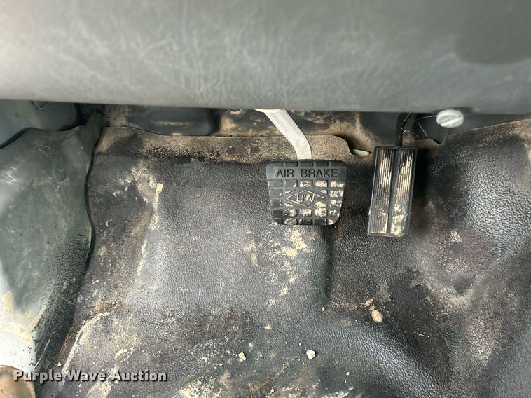 image for item OI9564 2007 Ford F750 Super Duty flatbed truck