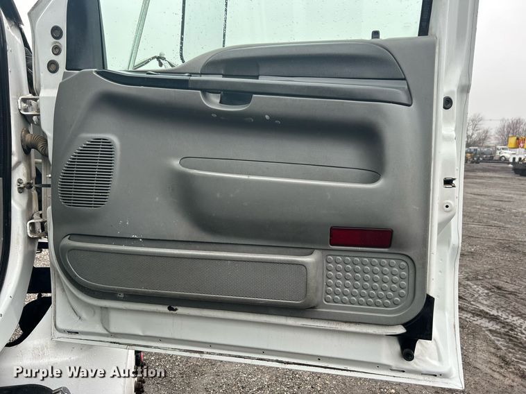 image for item OI9564 2007 Ford F750 Super Duty flatbed truck