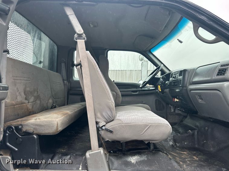 image for item OI9564 2007 Ford F750 Super Duty flatbed truck