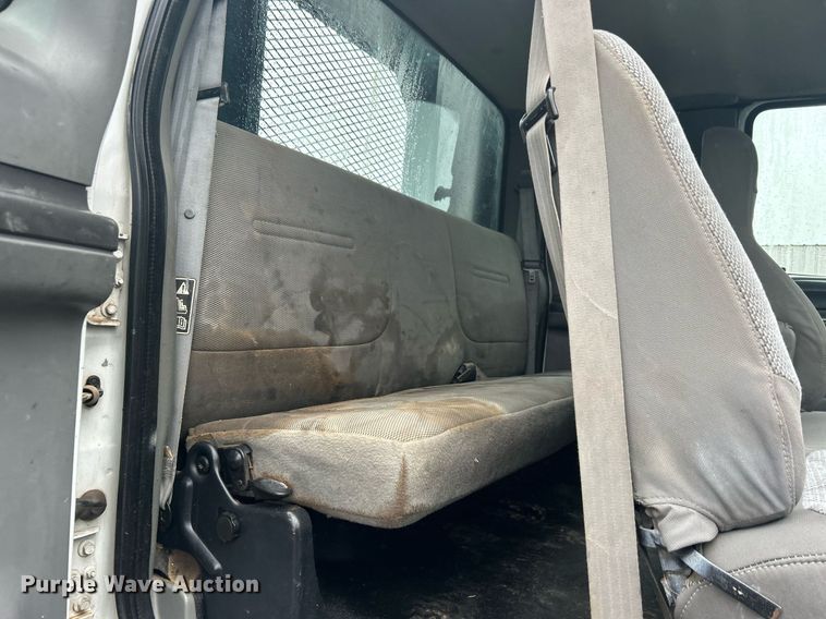 image for item OI9564 2007 Ford F750 Super Duty flatbed truck