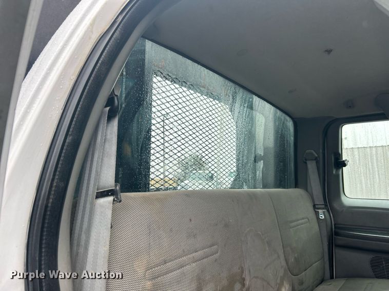 image for item OI9564 2007 Ford F750 Super Duty flatbed truck