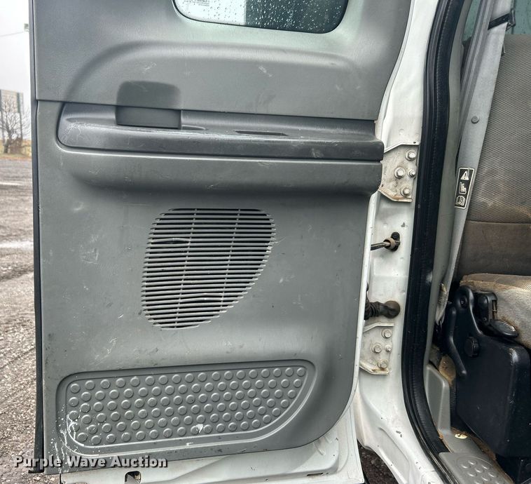 image for item OI9564 2007 Ford F750 Super Duty flatbed truck