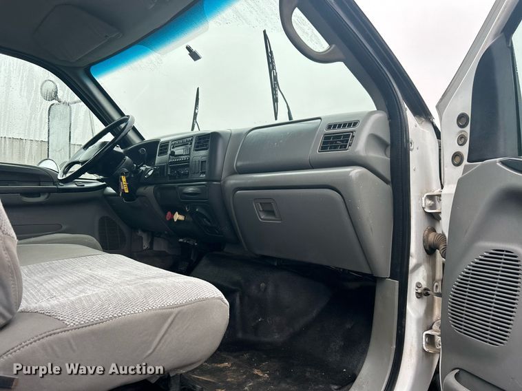 image for item OI9564 2007 Ford F750 Super Duty flatbed truck