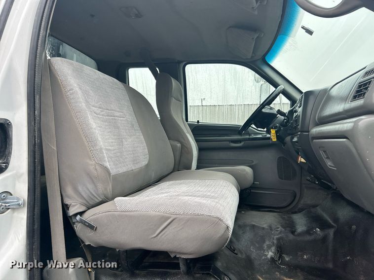 image for item OI9564 2007 Ford F750 Super Duty flatbed truck