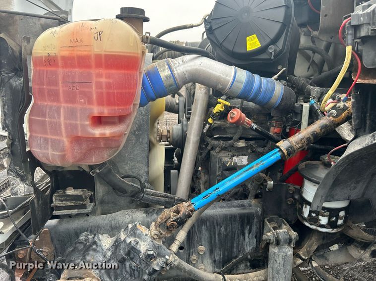 image for item OI9564 2007 Ford F750 Super Duty flatbed truck