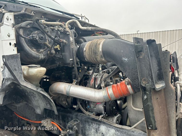 image for item OI9564 2007 Ford F750 Super Duty flatbed truck