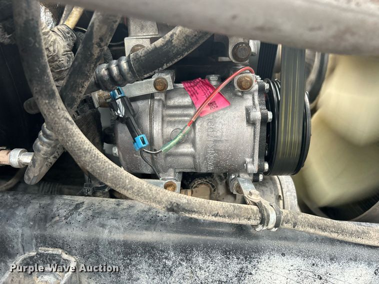 image for item OI9564 2007 Ford F750 Super Duty flatbed truck