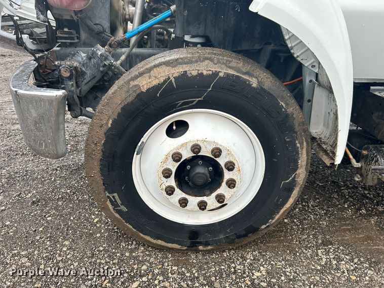 image for item OI9564 2007 Ford F750 Super Duty flatbed truck